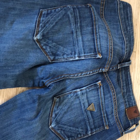 Guess Jeans - Picture 2 of 3